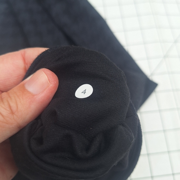 Lululemon sz 4 A Wonder Under Houndstooth ombré yoga - Picture 4 of 6